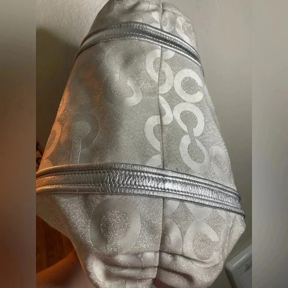 Rare Coach Poppy Silver Glam Tote Bag - Picture 10 of 16